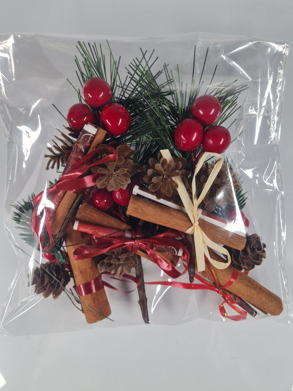 Новогодишен късмет с борова клонка и естествена канела 🎄  5 броя -комплект